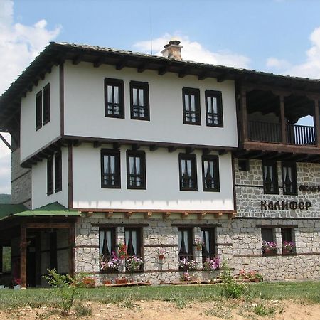 Family Hotel Kalifer Kalofer Esterno foto