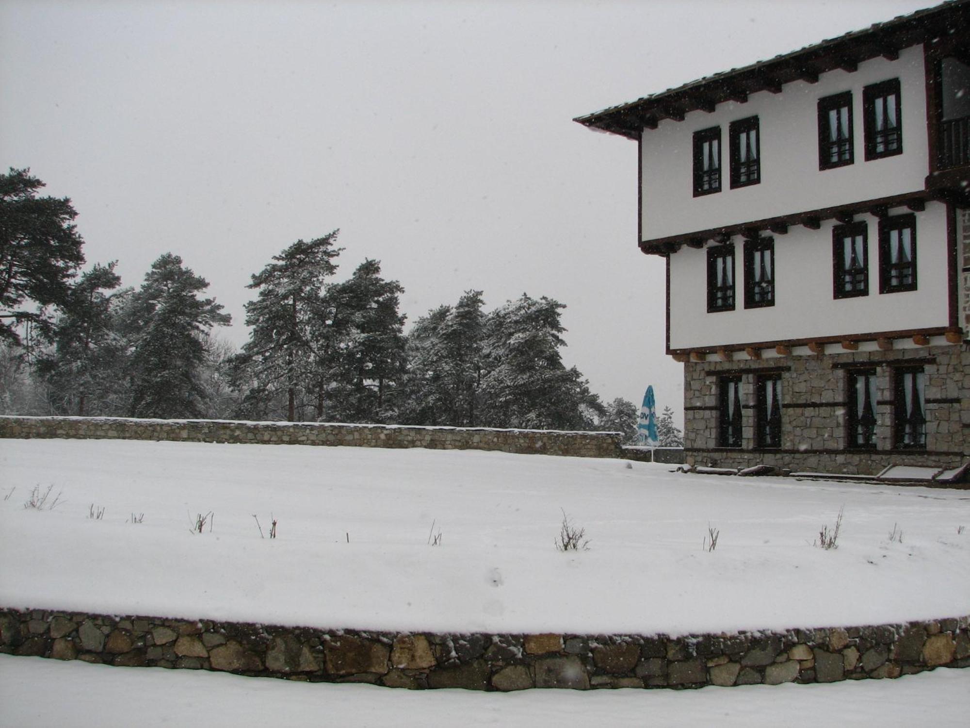 Family Hotel Kalifer Kalofer Esterno foto