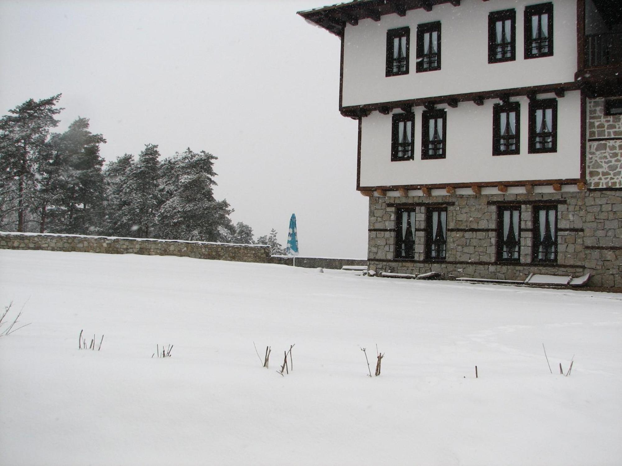 Family Hotel Kalifer Kalofer Esterno foto