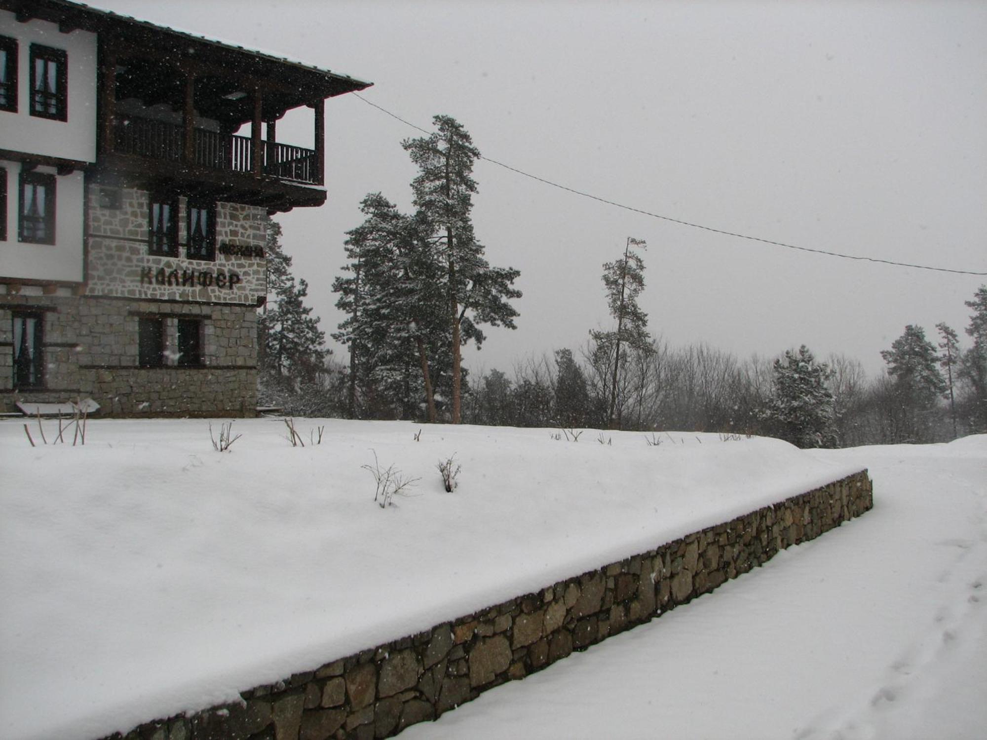 Family Hotel Kalifer Kalofer Esterno foto