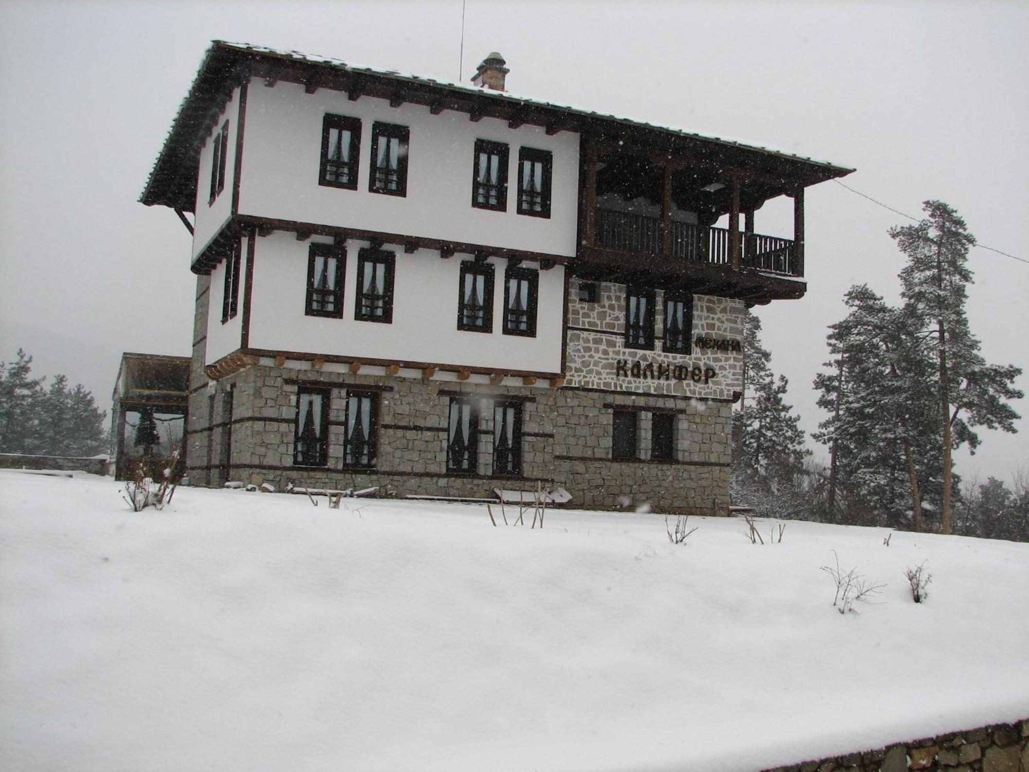 Family Hotel Kalifer Kalofer Esterno foto