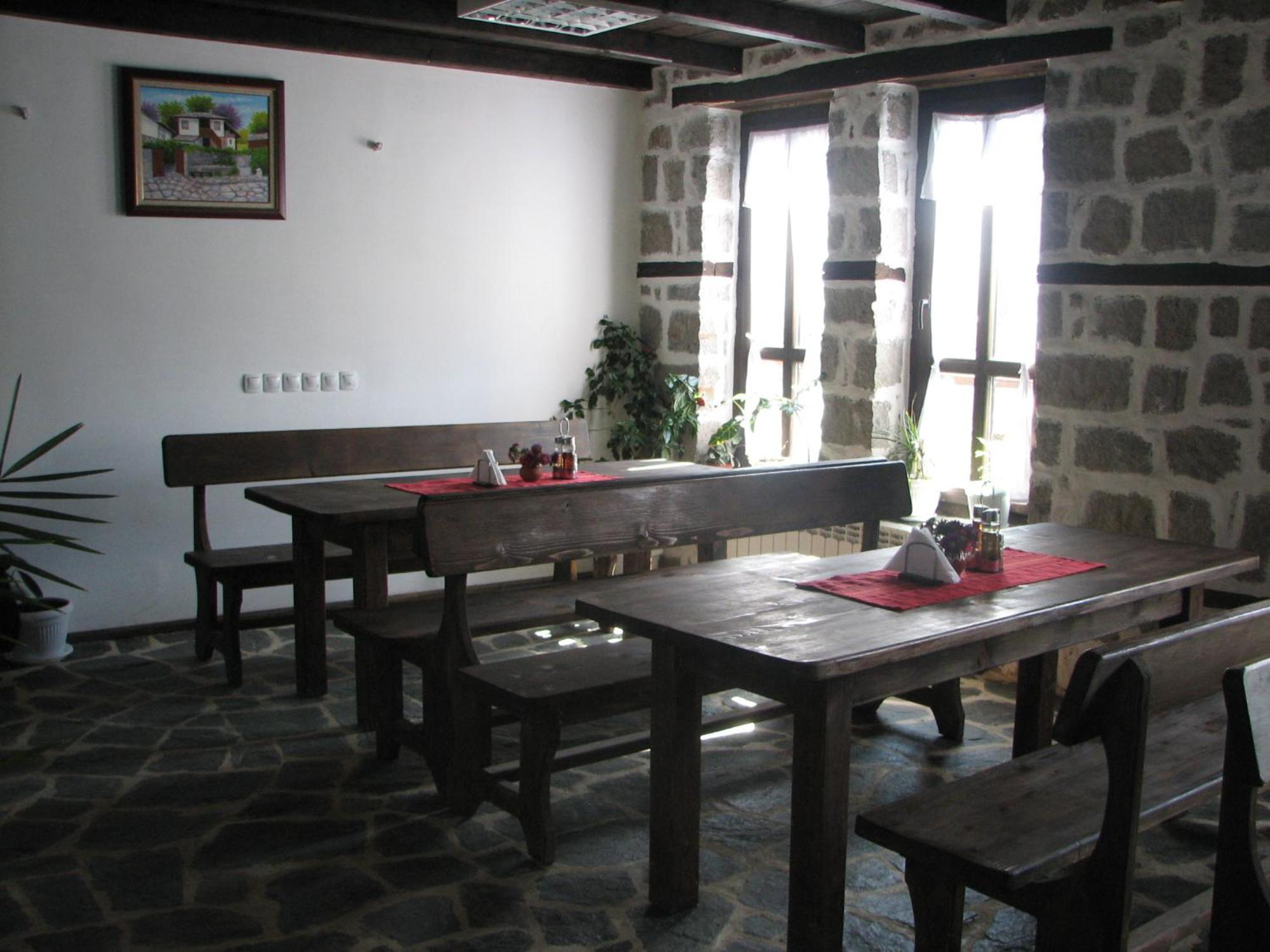 Family Hotel Kalifer Kalofer Esterno foto