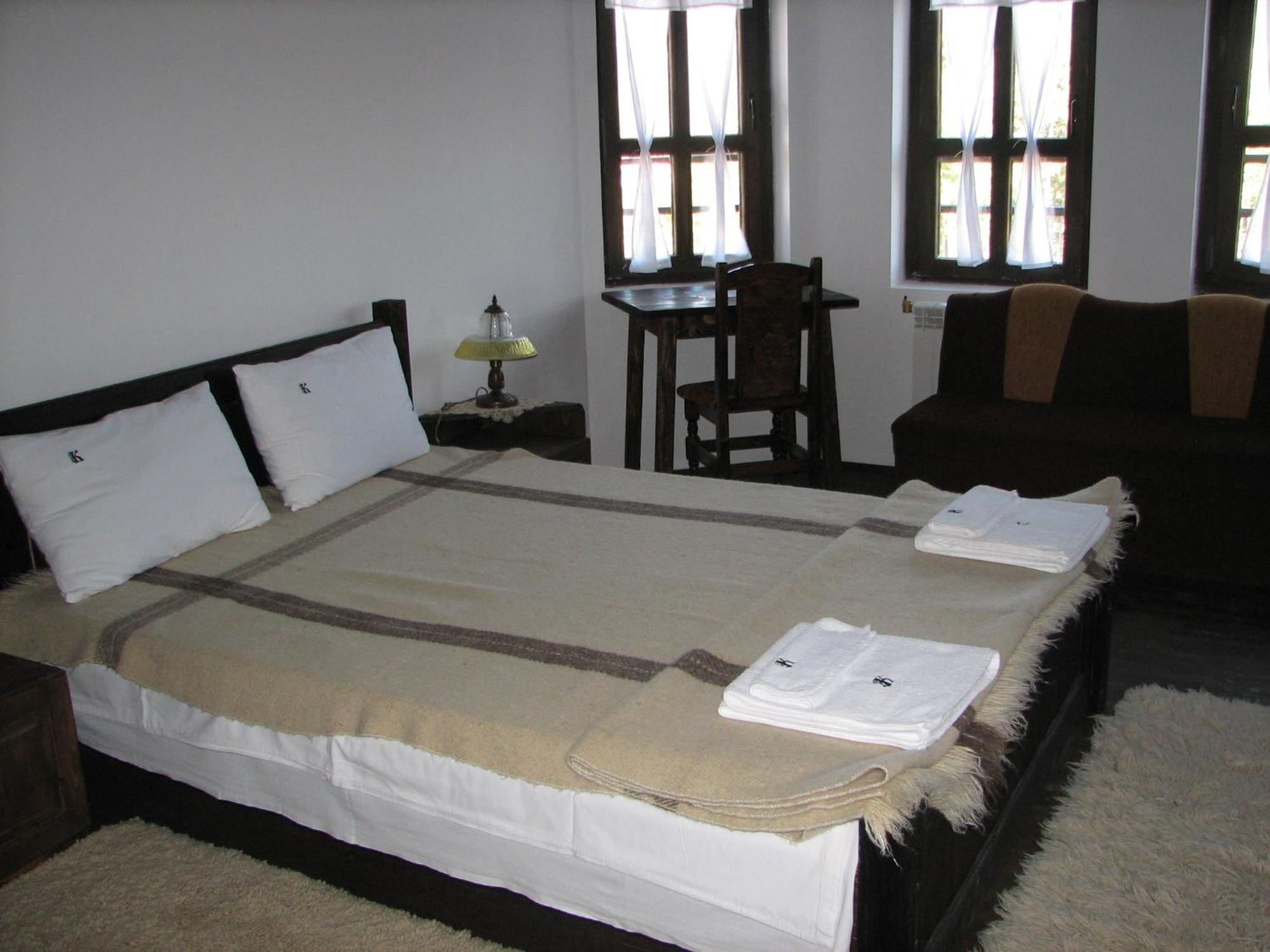 Family Hotel Kalifer Kalofer Esterno foto