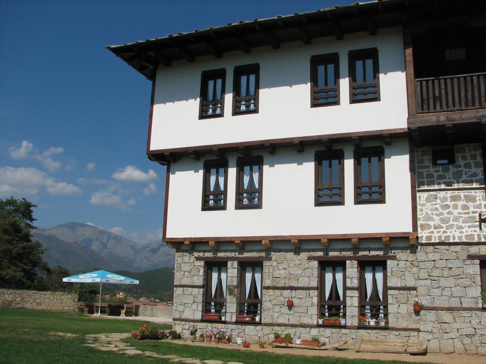 Family Hotel Kalifer Kalofer Esterno foto