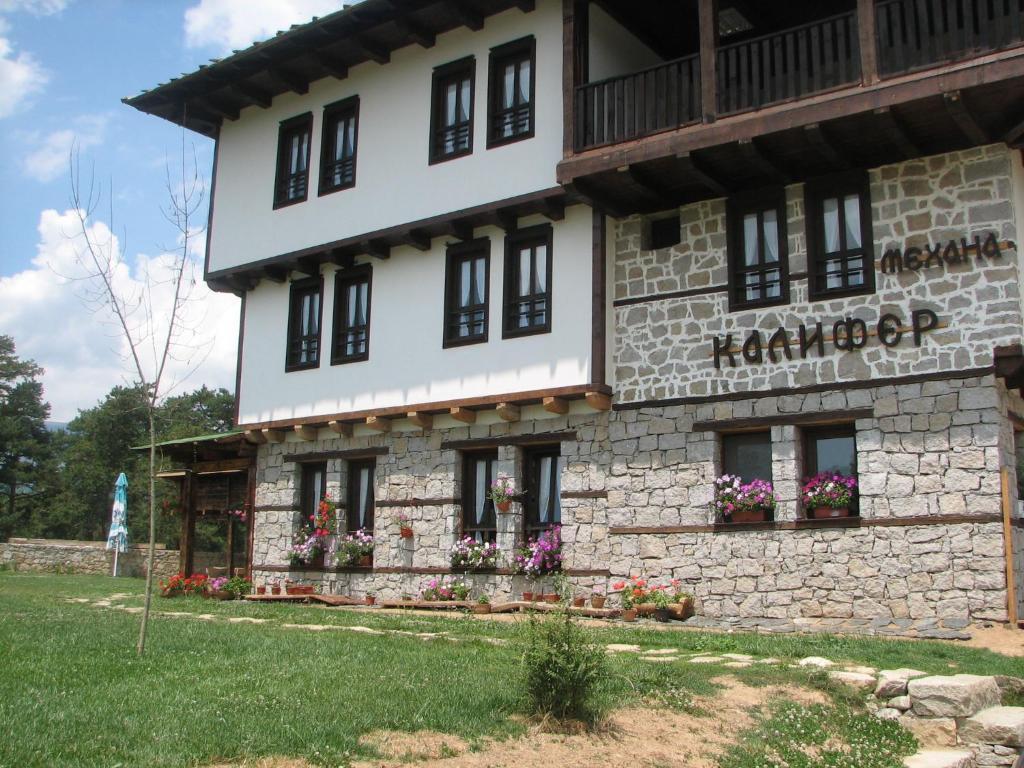 Family Hotel Kalifer Kalofer Esterno foto