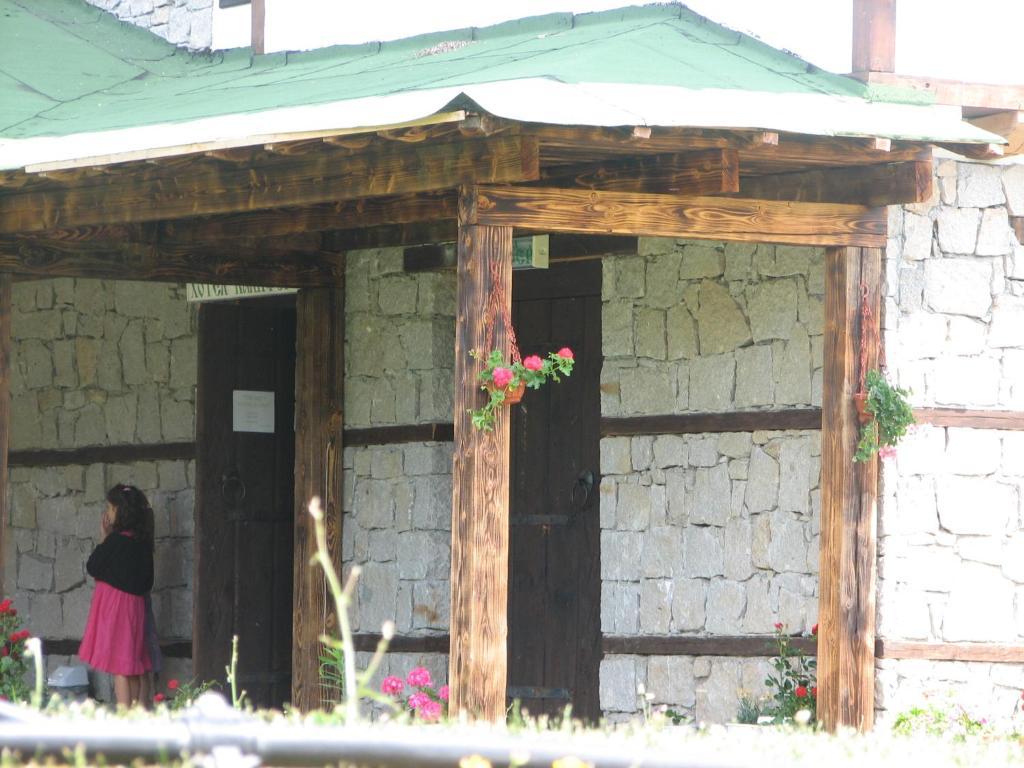 Family Hotel Kalifer Kalofer Esterno foto