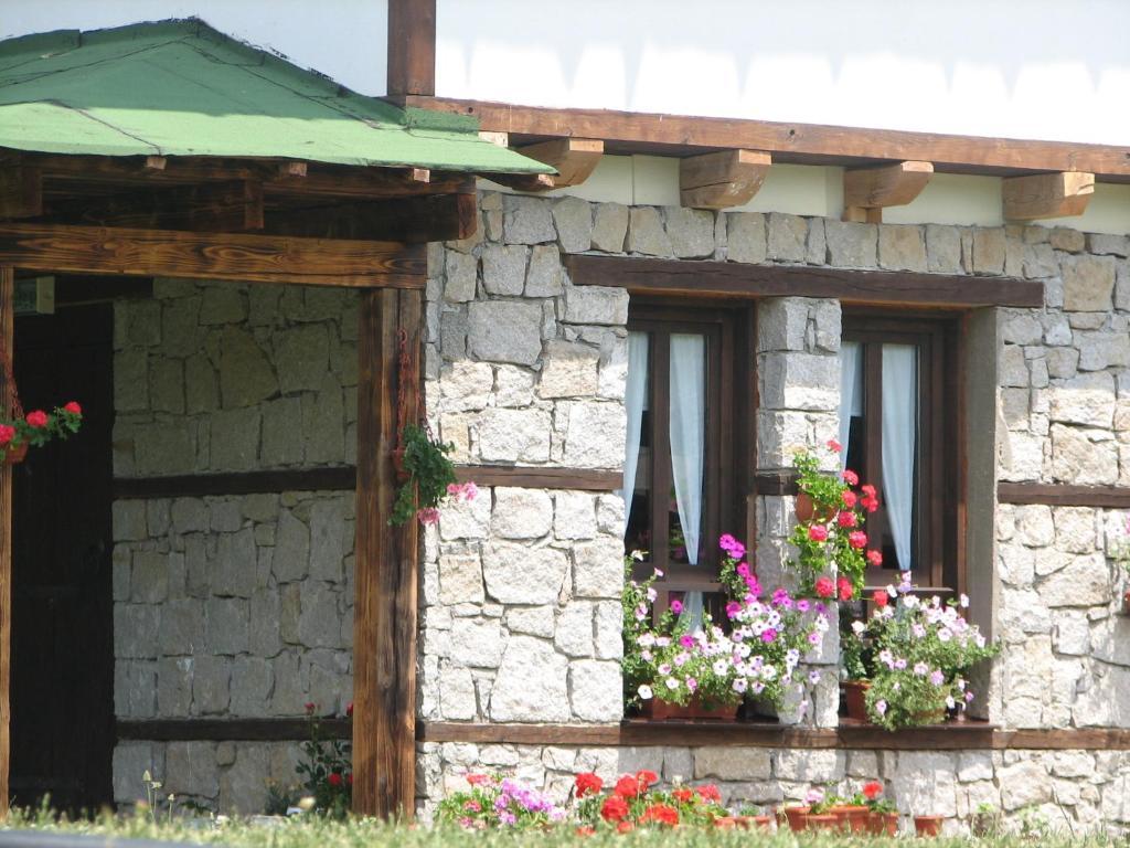 Family Hotel Kalifer Kalofer Esterno foto