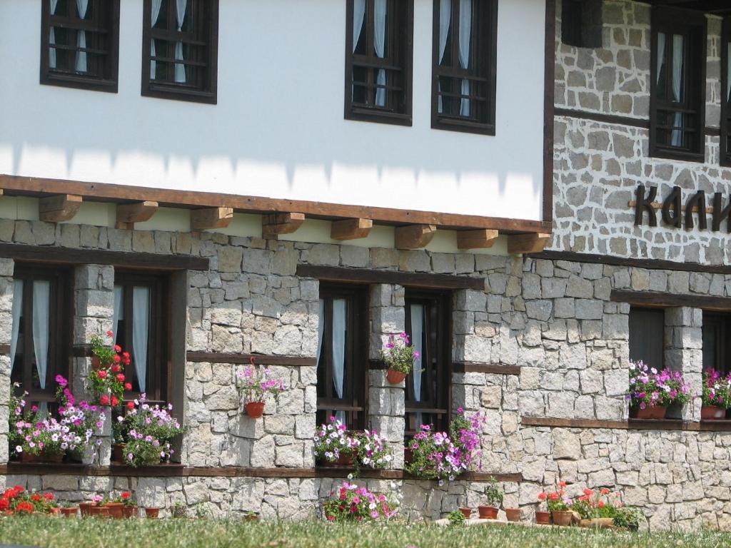 Family Hotel Kalifer Kalofer Esterno foto