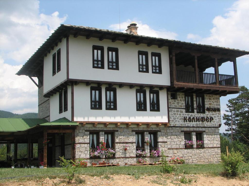 Family Hotel Kalifer Kalofer Esterno foto