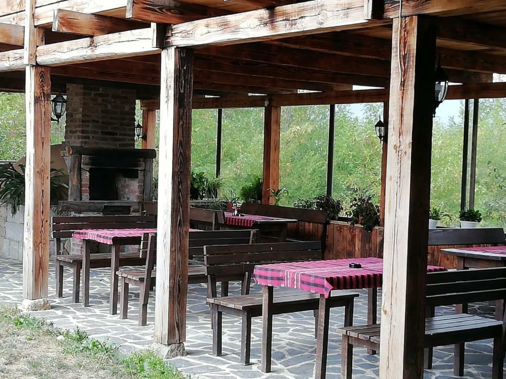 Family Hotel Kalifer Kalofer Esterno foto