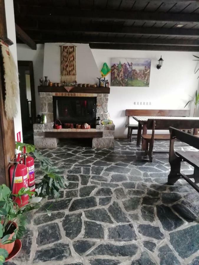 Family Hotel Kalifer Kalofer Esterno foto