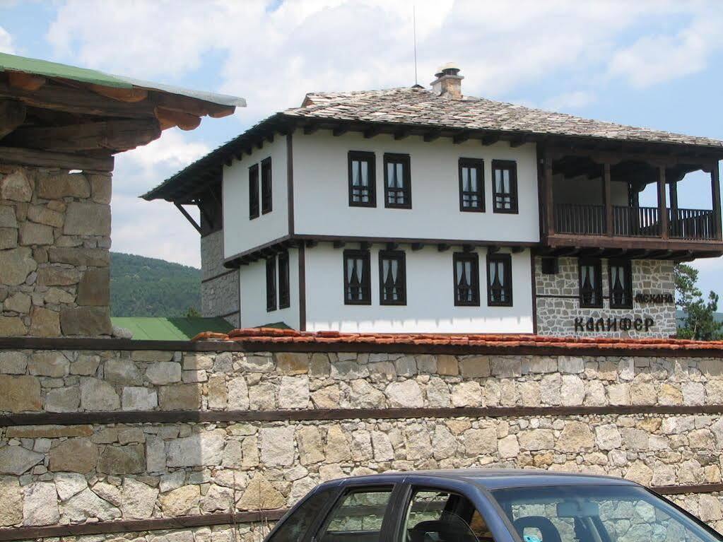 Family Hotel Kalifer Kalofer Esterno foto